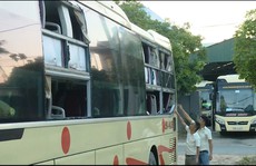 Côn đồ liên tục tấn công xe khách, tài xế và hành khách hoảng loạn