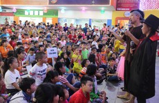 Hơn 1.000 con công nhân vui chơi cùng lồng đèn