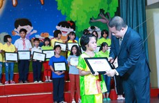 Trung thu 2018: Vietbank trao học bổng cho trẻ em mái ấm Trung thu 2018: Vietbank trao học bổng cho trẻ em mái ấm