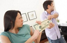 'Tuyệt chiêu' để chồng tự giác đưa tiền cho vợ