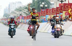 Van der Pijl xé áo vàng