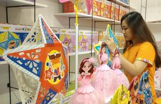 Lồng đèn Trung Quốc tái xuất nhưng vắng người mua