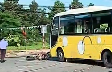 Xe khách tông cụ ông tử vong, hành khách hốt hoảng