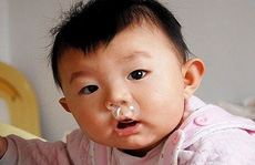 Có nên rửa mũi hằng ngày cho trẻ?