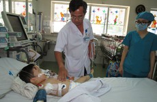 Kinh hoàng chó tấn công trẻ