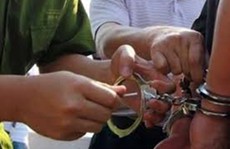Bắt 2 nữ giáo viên nghi bán đề thi giả