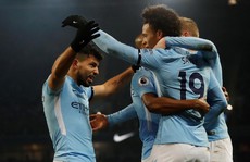Nhấn chìm Newcastle, Man City thách thức sân cỏ Anh