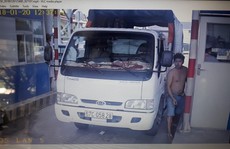 Bị quay phim, tài xế giật điện thoại của nhân viên trạm BOT T2