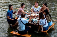 Từ nồi lẩu thảm họa tới cô dâu búp bê