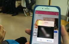 Trò quấy rối tình dục qua iPhone trên tàu điện tại Nhật Bản