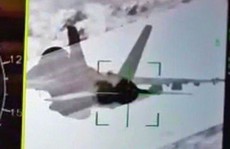 Rộ hình ảnh Su-35 của Nga khóa mục tiêu F/A-18 của Mỹ