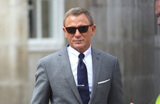 Đoàn phim “James Bond” khiến căn cứ không quân khốn đốn