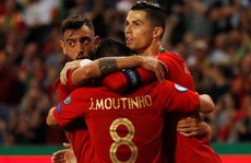 Ronaldo ghi bàn thứ 699, Bồ Đào Nha chờ 'chung kết sớm' bảng B