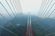 Cầu cao nhất thế giới ở Trung Quốc: bạn có dám đi thử?