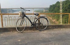 Xe đạp trên cầu, thi thể cô gái 22 tuổi vừa tốt nghiệp đại học dưới sông