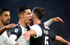 Juventus tặng quà độc, Ronaldo bùng nổ với bàn thắng 701