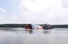 Tàu vận tải chìm ở sông Lòng Tàu: Hút thêm 50 tấn dầu