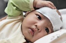Chườm ấm đúng cách để con trẻ nhanh hạ sốt