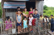 Sản phụ mới sinh và 7 cháu nhỏ thoát chết trong căn nhà cháy rụi