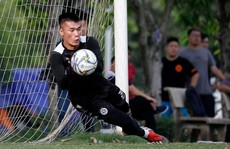 Phí Minh Long tỏa sáng, tương lai thủ môn Bùi Tiến Dũng ở Hà Nội FC ra sao?