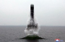 Triều Tiên khoe phóng tên lửa từ tàu ngầm, Mỹ nói chỉ là trên mặt nước
