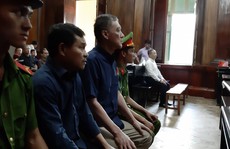 Hai bị cáo nhận tiền để lo quốc tịch Mỹ cho gia đình Vũ 'nhôm'