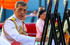 Vua Thái Lan sa thải cận vệ phòng ngủ vì 'tội thông dâm'