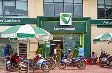 Điều tra động cơ cựu trung úy công an bịt mặt, nổ 3 phát súng tại chi nhánh Vietcombank