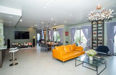 Chủ nhà gộp ba căn hộ để có phòng khách hơn 100 m2