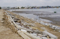 Công trình kè sông 12 tỉ đồng vừa làm xong đã tan hoang