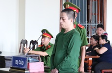 Đang rửa vết thương cho chồng, vợ bất ngờ bị đâm 21 nhát dao