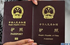 Philippines đóng dấu thị thực lên hộ chiếu Trung Quốc, đè “đường lưỡi bò”