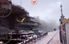 Tàu sân bay duy nhất của Nga cháy, 6 người bị thương