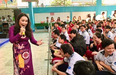Nghệ sĩ Thanh Hằng xúc động vì học sinh yêu dân ca