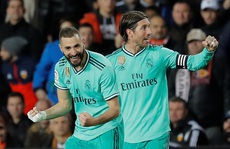 Thủ thành Courtois đánh đầu 'kiến tạo' Benzema lập công giúp Real Madrid thoát thua