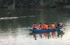 Bố và con gái 5 tuổi ra sông ngắm cảnh, thuyền lật khiến cả hai tử vong thương tâm