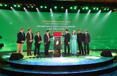 Khách sạn Holiday Inn & Suites đạt chứng nhận khách sạn 5 sao.