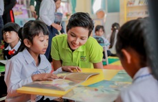 H’hen Niê gây quỹ hơn 22.000 USD cho tổ chức Room to read