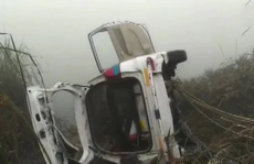 Sương mù dày đặc, xe hơi lao xuống kênh làm 6 người chết