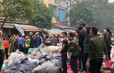 Cháy cửa hàng giày dép sát chợ Vườn Hoa ngày 27 Tết, tiểu thương hú vía