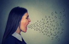 Bố chồng quấy rối con dâu, mẹ chồng còn bảo... Bố chồng quấy rối con dâu, mẹ chồng còn bảo...