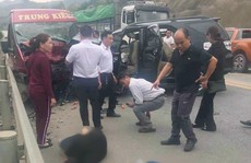 2 ôtô tông nhau kinh hoàng trên đường cao tốc Nội Bài-Lào Cai, 9 người bị thương