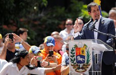 Venezuela: Thủ lĩnh đối lập tuyên bố 'chỉ thị trực tiếp' quân đội mở cửa cho hàng viện trợ