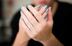 Tay chân lạnh: do người yếu hay bệnh gì?