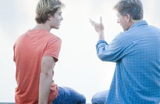 Khó xử khi ở giữa hai người đàn ông thương yêu Khó xử khi ở giữa hai người đàn ông thương yêu