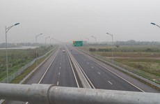 Bắt quả tang 3 học sinh ném đá vào phương tiện lưu thông trên cao tốc