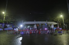 Dựng rạp cho phóng viên trú mưa qua đêm chờ đón Chủ tịch Kim Jong-un tại Đồng Đăng