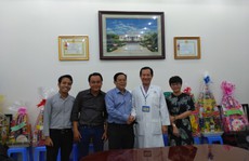 Báo Người Lao Động thăm và chúc mừng nhiều bệnh viện nhân Ngày Thầy thuốc Việt Nam