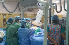 Chạy đua cứu 1 người bỗng nhiên chảy máu ồ ạt