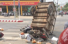 Xe bò tự chế gây họa khi... vượt đèn đỏ